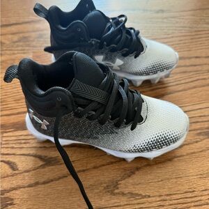 Under Armour Kids' football / baseball cleats